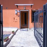 Guesthost - Accogliente Con Patio Esterno