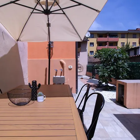 Guesthost - Accogliente Con Patio Esterno فيلة فيرونا
