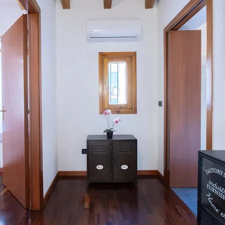 Guesthost - Accogliente Con Patio Esterno فيرونا