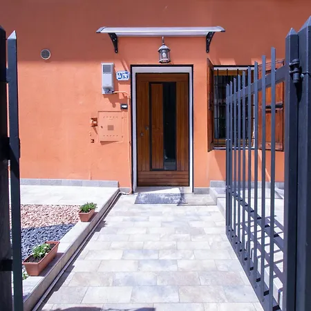 Guesthost - Accogliente Con Patio Esterno